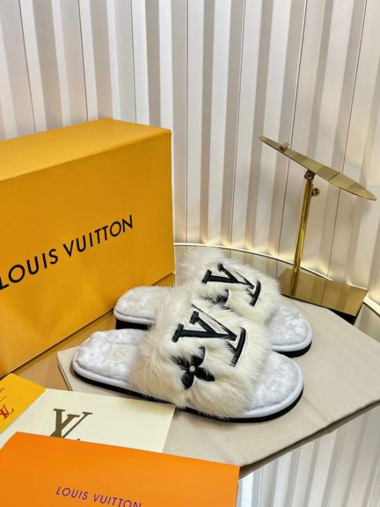 Picture of Louis Vuitton Slippers _SKULVsz35-39mnq1116519